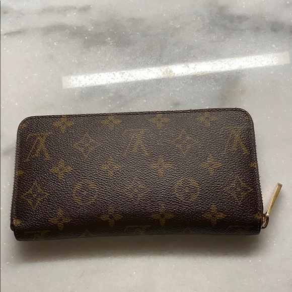 Louis Vuitton Monogram Zippy Wallet - Picture 3 of 7